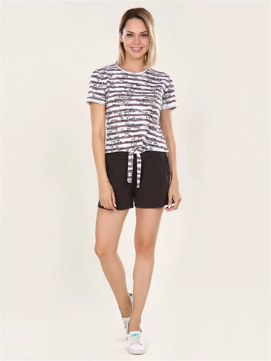 Футболка и шорты. Футболка заправленная в шорты. Большая футболка с шортами. Большая футболка с шортами. Большая футболка с шортами.