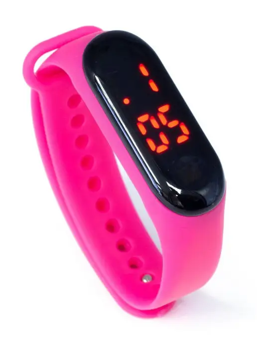 детские часы на руке