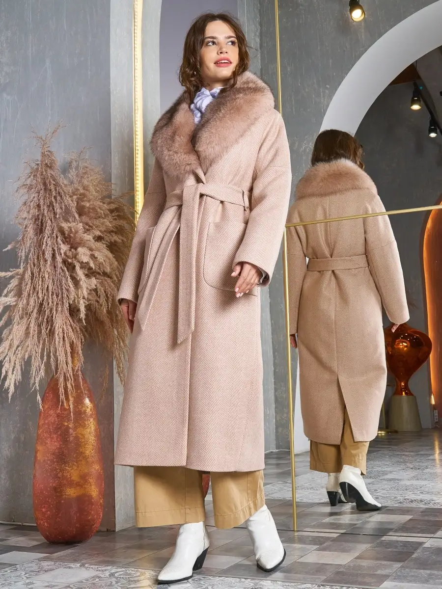 Женские пальто с меховым воротником