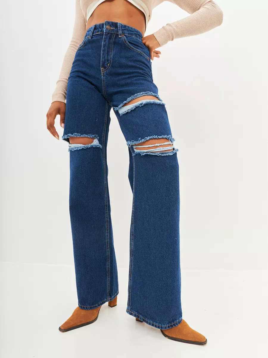 Идеальные женские джинсы 2023-2024: модные новинки и образы с джинсами на фото