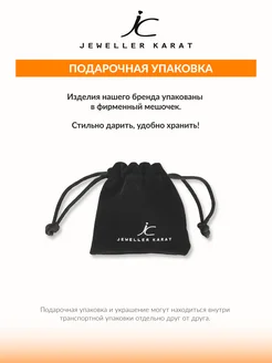 Трусикисіз футболкадағы фотосурет