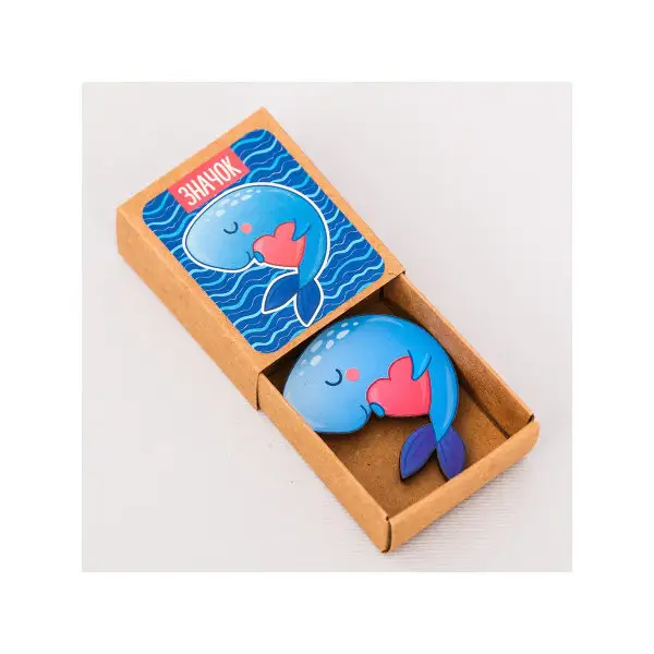 Значок в коробочке Кит