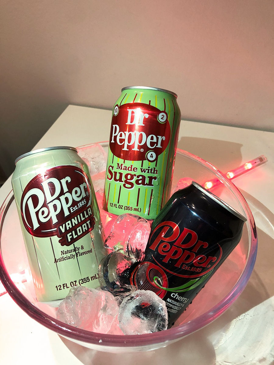 Pepper us. Dr. Pepper Vanilla Float 355 мл. Dr Pepper Vanilla Float. Dr Pepper Cherry 355 USA. Лимонад доктор Пеппер.