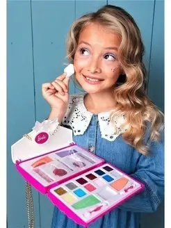 Үлкен кеудесі бар жетілген әйелдер бейнеленген орыс порно Жігіт жасанды қынаппен мастурбация жасайды.