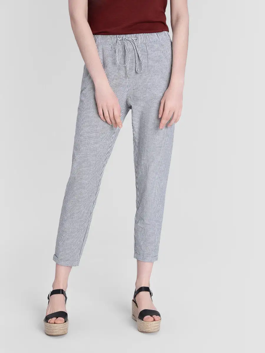 Брюки на кулиске. Остин брюки багги женские. Свободные брюки багги. Штаны карго женские широкие 2023. Карго штаны женские y2k.