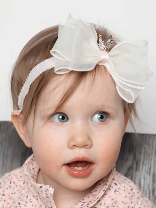 Wide headband with bow