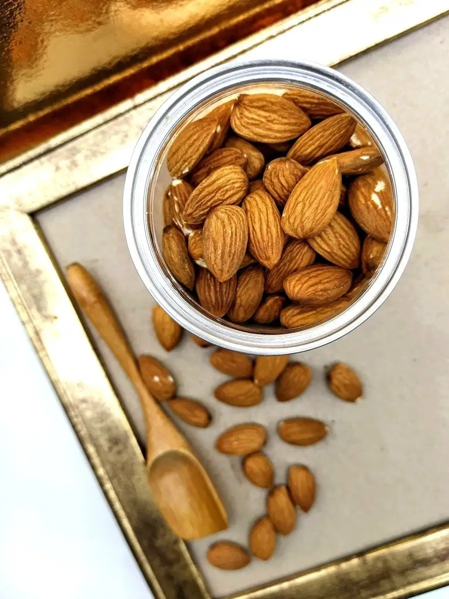 Как есть орехи миндаля. Как есть орехи миндаля. Миндаль орех. Миндаль десертный. Орешки миндаль.