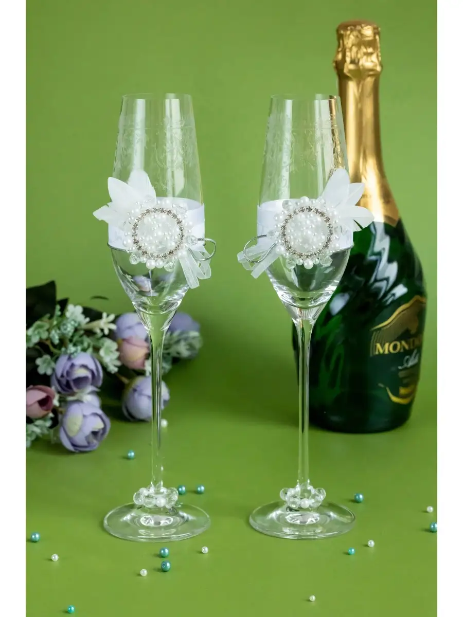 Свадебные бокалы для молодоженов с украшением ручной работы