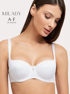 Эротикадағы купальниктегі толық әйелдер