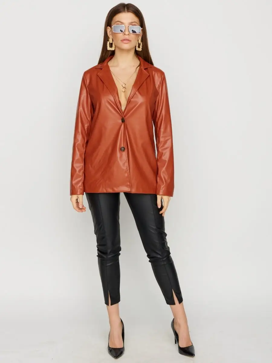 Женский кожаный пиджак 2023: какие в моде и с чем носить