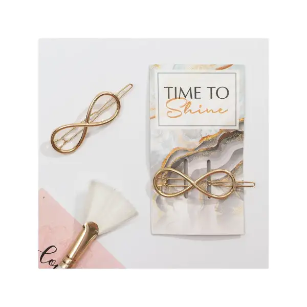 Формовая заколка на открытке