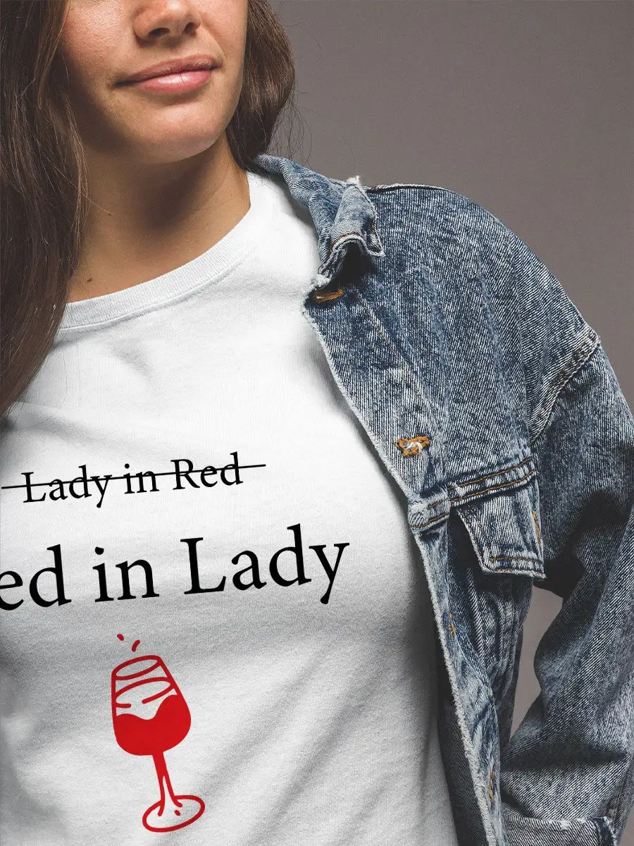 Футболка женская белая с принтом и надписью lady in red red in lady ArtClo  28468704 купить в интернет-магазине Wildberries